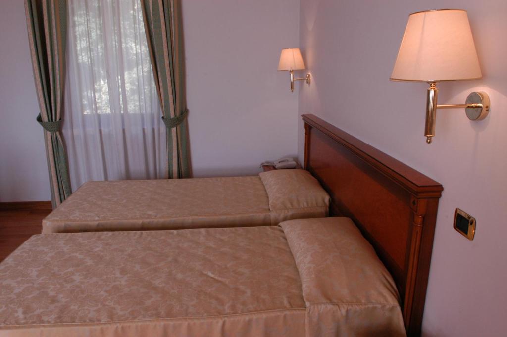 Pilgrim'S Hotel Cicognolo Екстер'єр фото