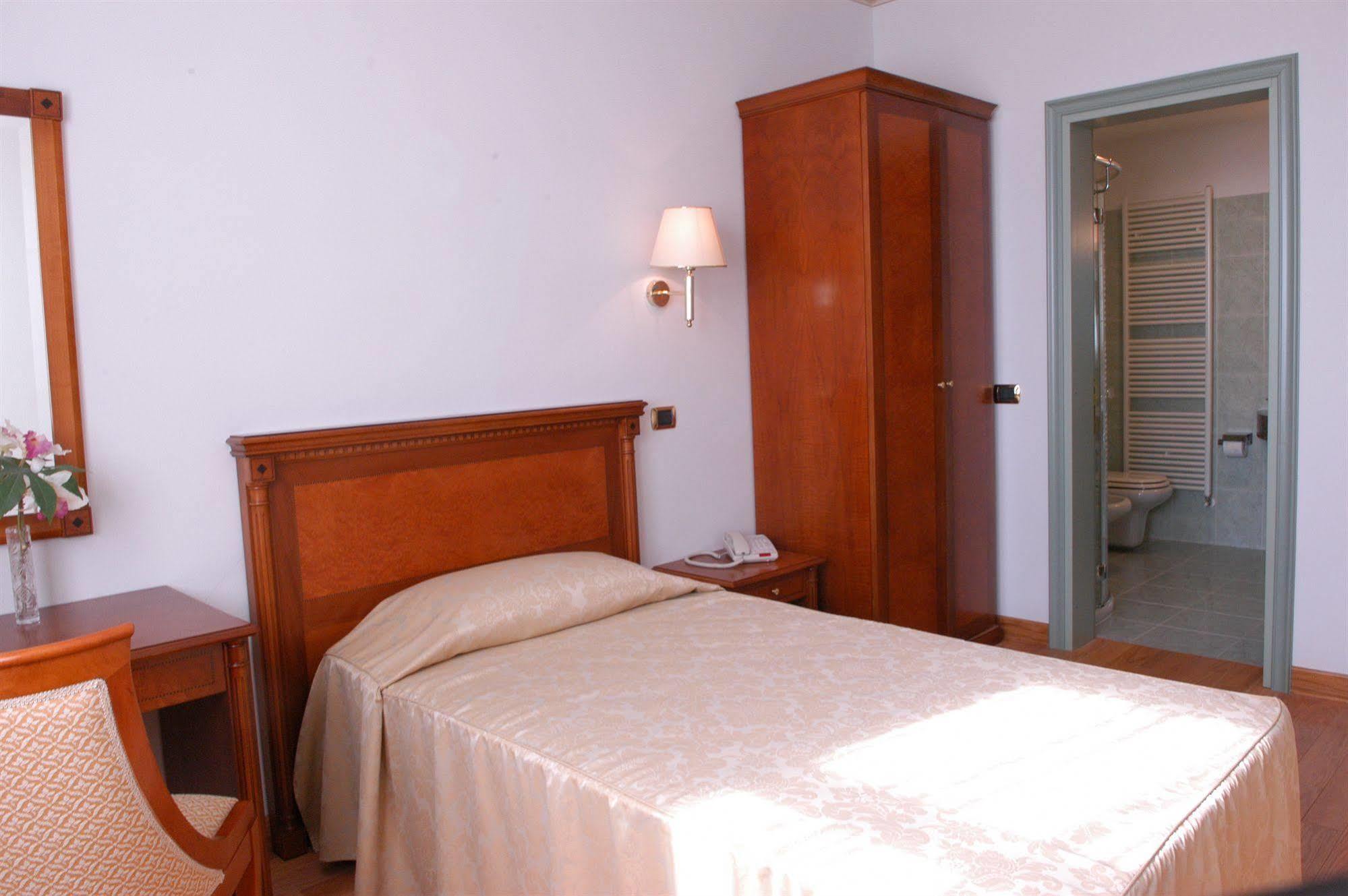 Pilgrim'S Hotel Cicognolo Екстер'єр фото
