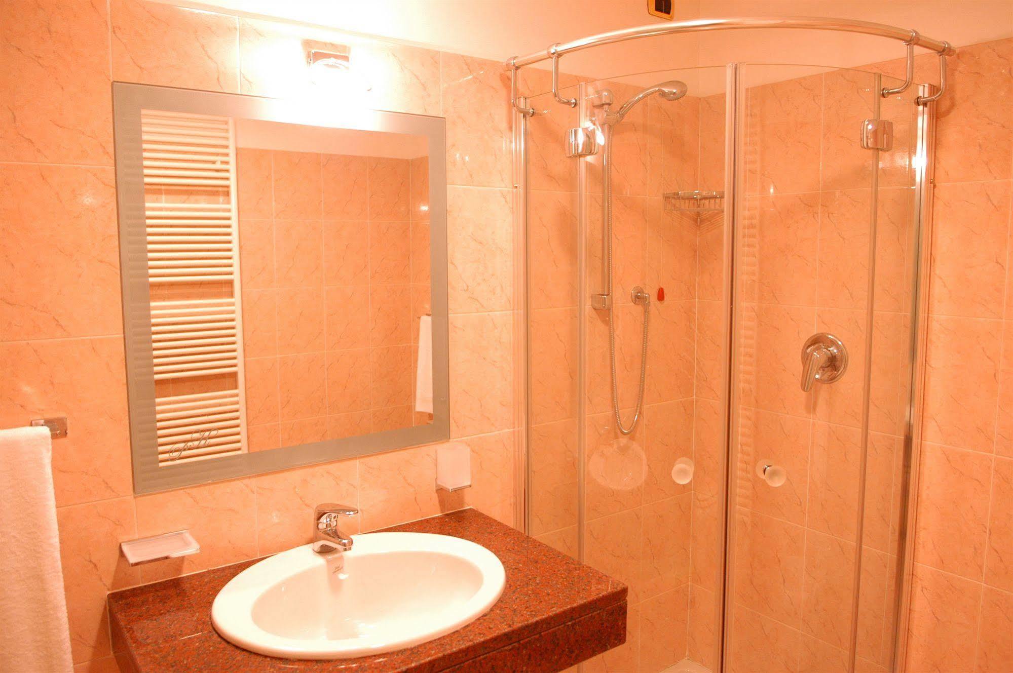 Pilgrim'S Hotel Cicognolo Екстер'єр фото